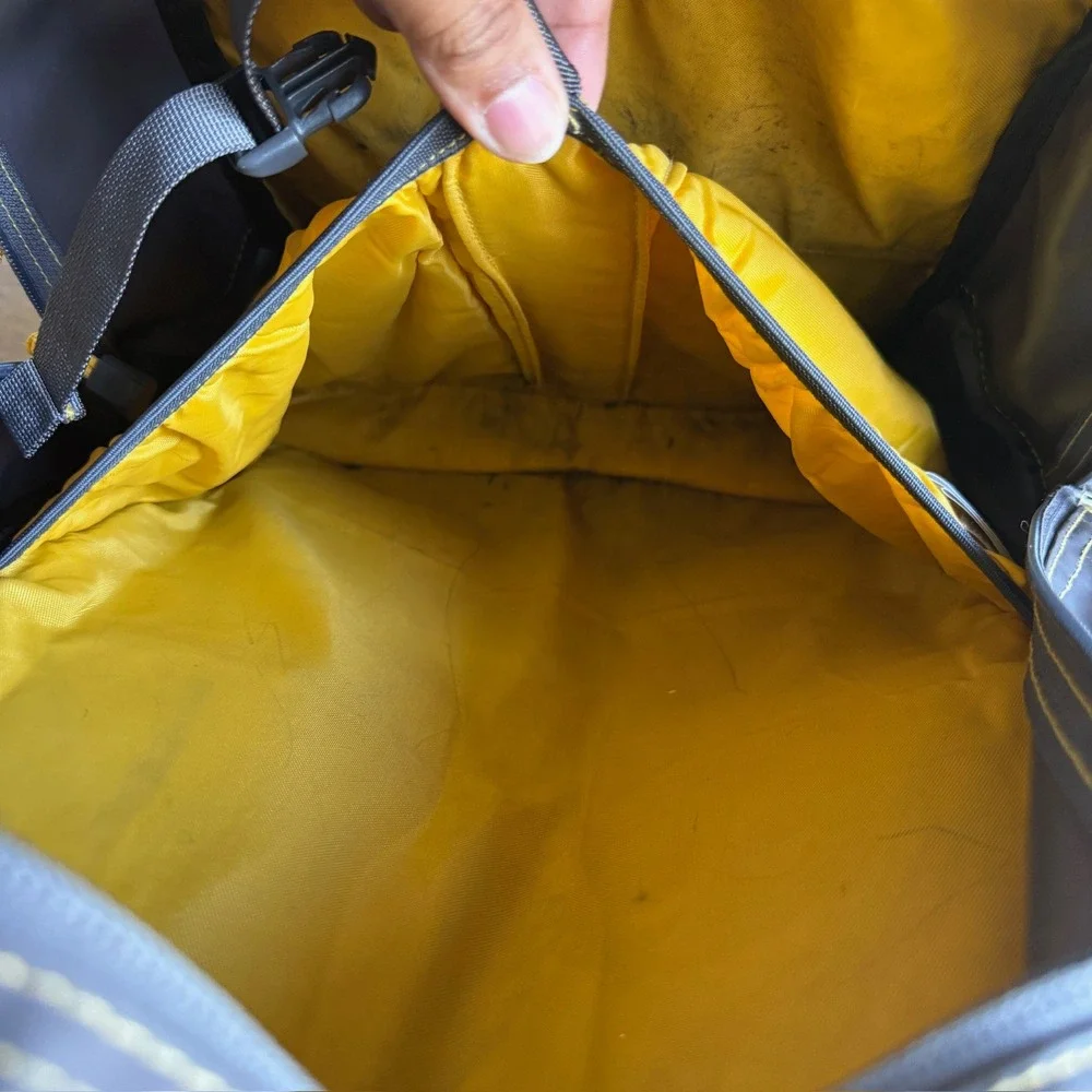 The North Face Hot Shot Backpack Grey Yellow Hiking Daypack T196 T596 RN61661